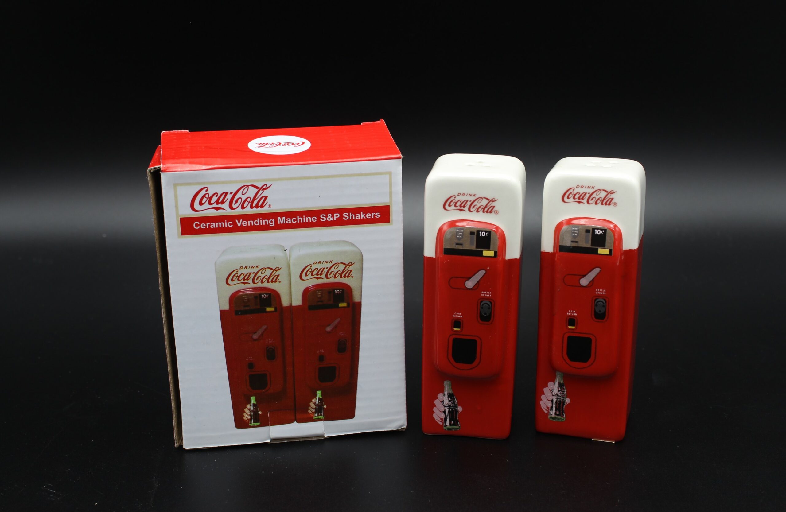 Coca-Cola / Ceramic Vending Machine Salt & Pepper Shaker Image