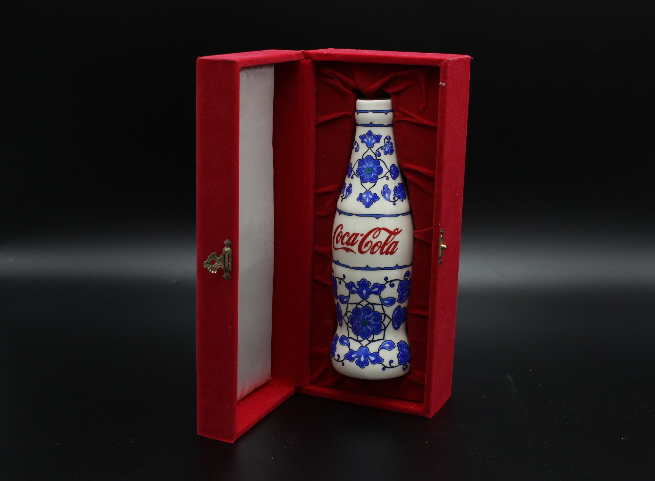 Coca-Cola / Porcelain Bottle With Box Image