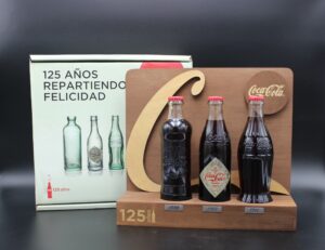 Coca-Cola / Glass Bottles / 125 Anos Wooden Bottle Display Image