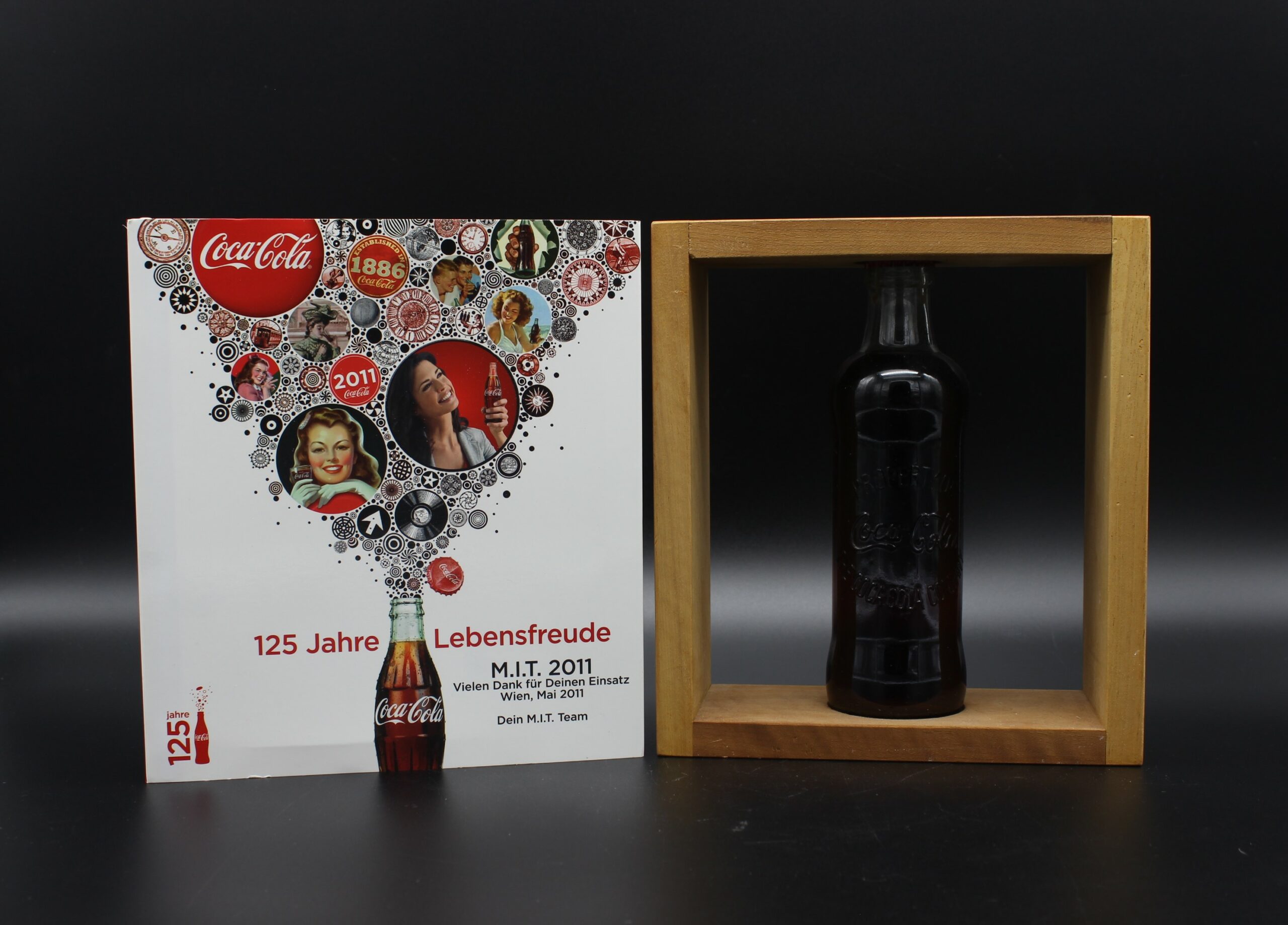 Coca-Cola / Glass Bottle / Wooden Bottle Display 125 Jahre M.I.T 2011 Image