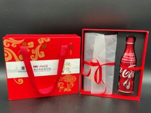 Coca-Cola / WENSLI Silk Skarf / SWIRI / Earbuds Box Set Image