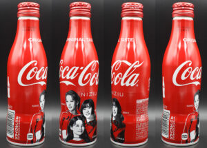 Coca-Cola / NIZIU / Mako, Miihi, Ayaka / 2/3 Image