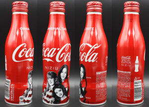 Coca-Cola / NIZIU / Riku, Maya, Rima / 1/3 Image