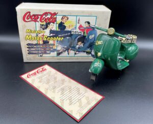 Coca-Cola / Miniature Motor Scooter / 1:6 Image