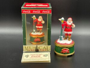 Coca-Cola / Musical Collection / Santa With Lamp Image