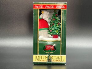 Coca-Cola / Musical Collection / Polar Bears Decorate Christmas Tree Image