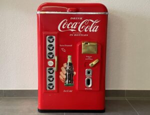 Coca-Cola / Nostalgia Cooler / Ice Cubes Image