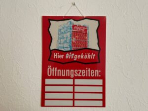 Coca-Cola / Hours Sign / Hier Eisgekühlt / Öffnungszeiten Image