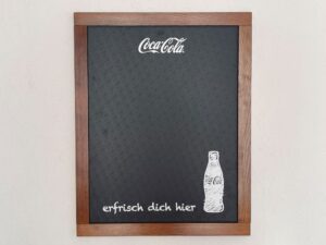 Coca-Cola / Wood Chalk Board / Erfrisch Dich Hier Image