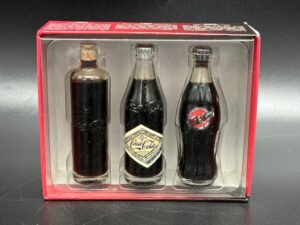 Coca-Cola / 100 Anniversary Collectors Set / 1900 - 2000 / Set 2 Image