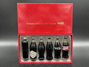 Coca-Cola / Evolution De La Bouteille Contour / Mini Bottle Set Image