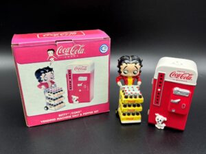 Coca-Cola / Betty Boop / Vending Machine Salt & Pepper Set Image