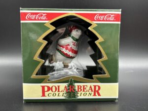 Coca-Cola / Brand Ornament / Polar Bear Collection / Skating Polar Bear Image