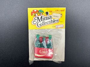 Coca-Cola / Mini Bottles / Miniature Collectibles / 6 Pack Paper Carrier Image