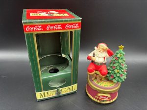 Coca-Cola / Musical Collection / Sitting Santa And Christmas Tree Image