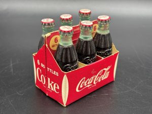 Coca-Cola / Mini Bottles / 6 Pack Paper Carrier / Kem Manuf. Company Image
