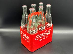 Coca-Cola / 6 Pack / Plastic Carrier / One Pint Size Image