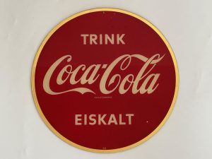 Coca-Cola / Trink Coca-Cola Eiskalt / 33 / Glass Sign Image