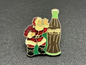 Coca-Cola / Santa With Bottle / Pin Image