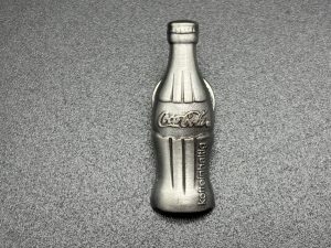 Coca-Cola / Contour Bottle / Pin Image