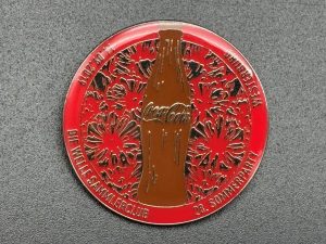 Coca-Cola / Collectors Club / Die Welle / 2019 / Pin Image