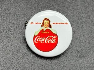 Coca-Cola / 125 Jahre Lebensfreude / Button Pin Image