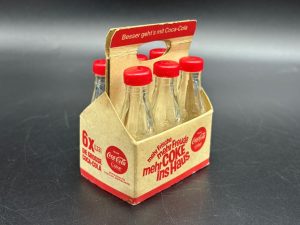 Coca-Cola / Mini Bottles / 6 Pack Paper Carrier / Die Grosse Coca-Cola Image