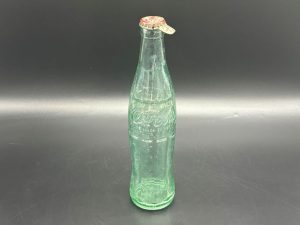 Coca-Cola / King Size 10 FL. OZS. / Lift-Top Cap / Glass Bottle Image
