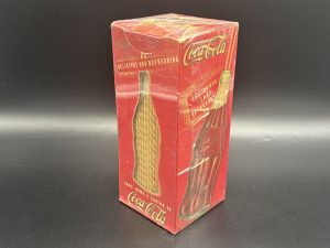 Coca-Cola / Straw Box / Delicious And Refreshing Image