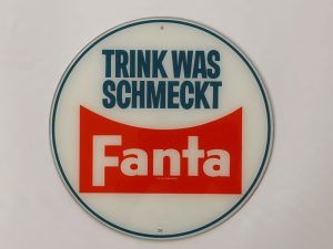 Fanta / Trink Was Schmeckt / 26 / Glass Sign Image
