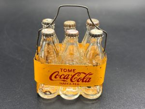 Coca-Cola / Mini Bottles / 6 Pack Metal Carrier / Tome / Metal Handle Image