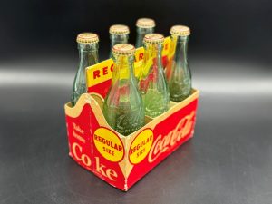 Coca-Cola / 6 Pack Cardboard Carrier / Regular Size Image