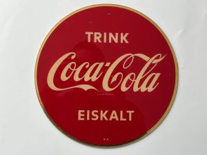 Coca-Cola / Trink Coca-Cola Eiskalt / 81 B / Glass Sign Image